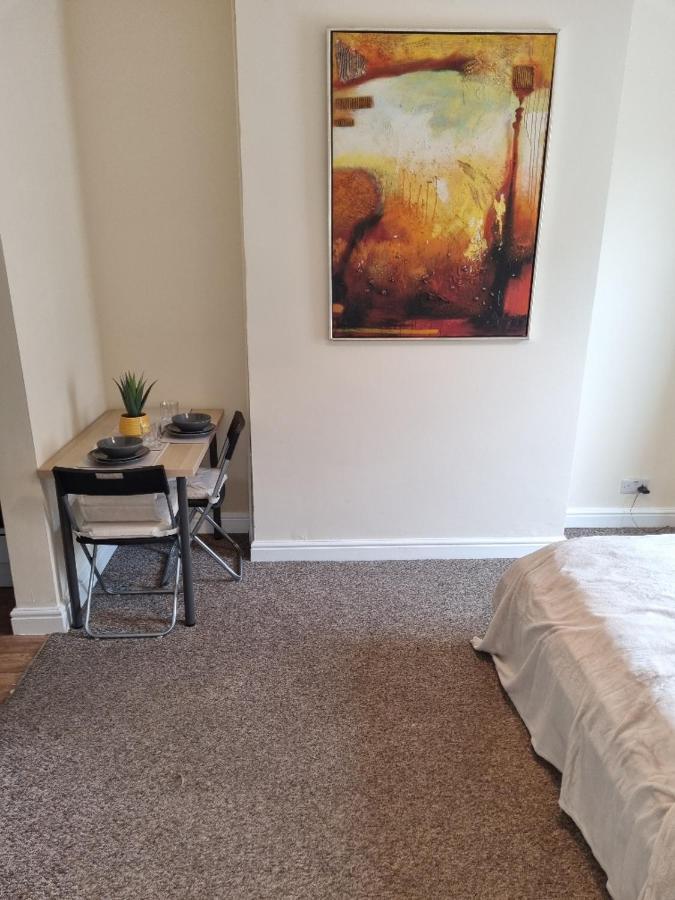 Lovely 1-Bedroom Condo Near The Sea Front Σάουθεντ-ον-Ση Εξωτερικό φωτογραφία