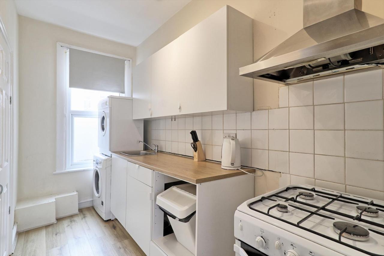 Lovely 1-Bedroom Condo Near The Sea Front Σάουθεντ-ον-Ση Εξωτερικό φωτογραφία